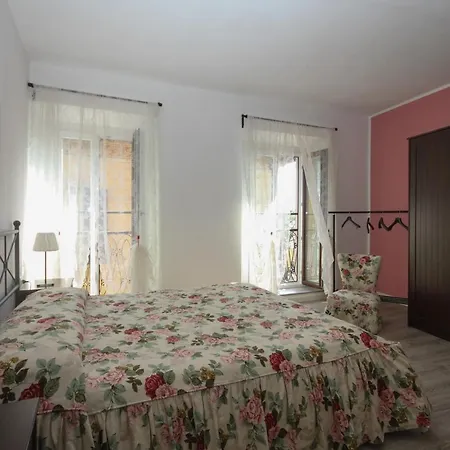 Laura Central Position